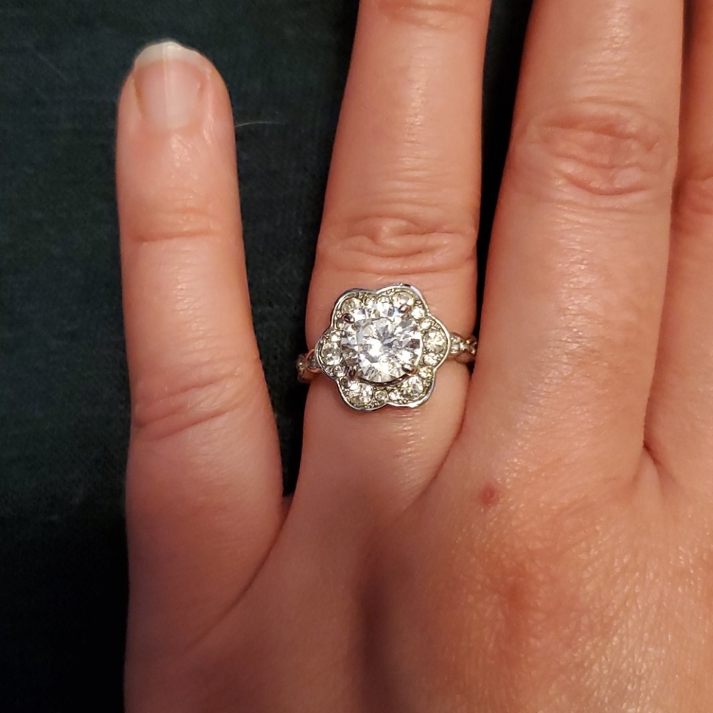 Floral Shaped cocktail ring size 6